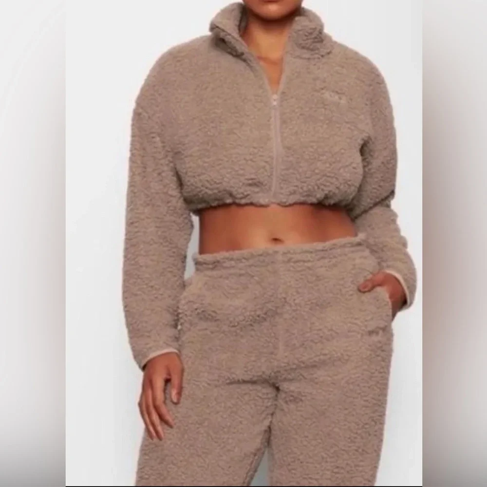 NWT SKIMS Teddy Track Pants, Desert Size Large - Picture 2 of 6